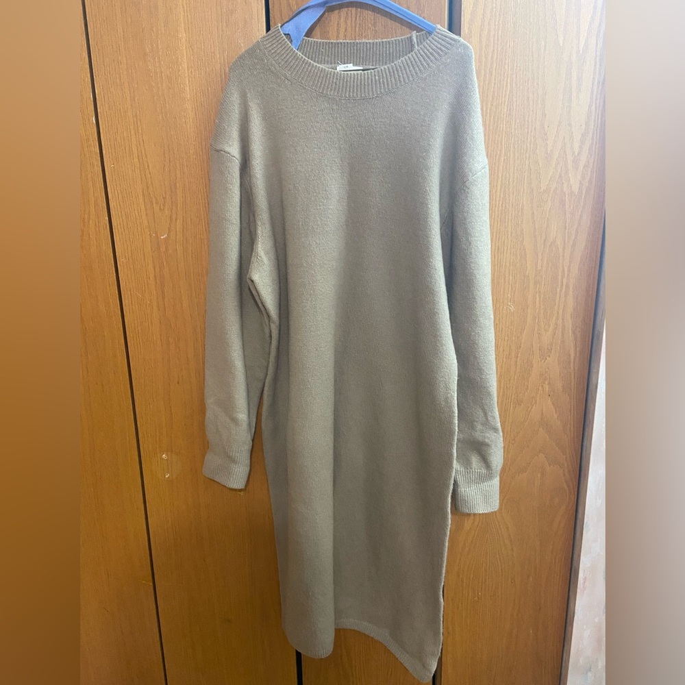 H&M: Tan maxi sweater dress